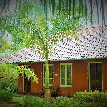 Sunbird Garden Resort Krishnagiri Esterno foto
