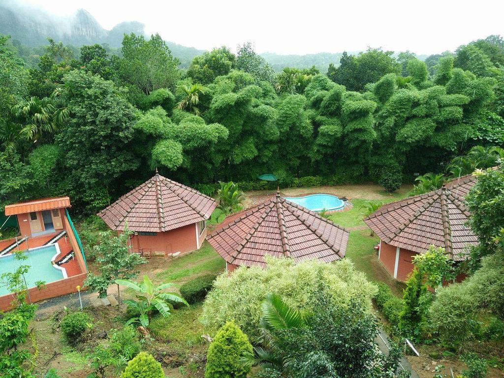 Sunbird Garden Resort Krishnagiri Esterno foto