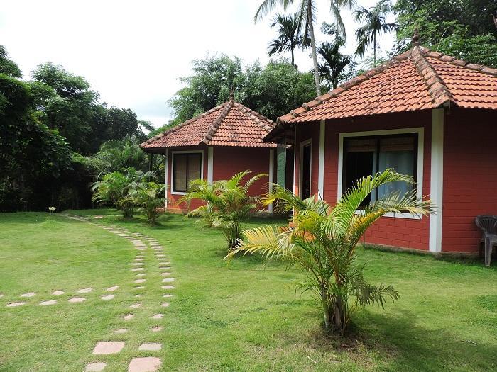 Sunbird Garden Resort Krishnagiri Esterno foto
