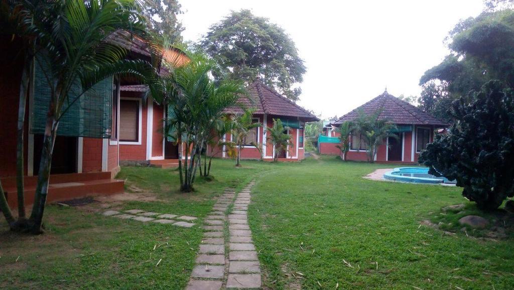 Sunbird Garden Resort Krishnagiri Esterno foto