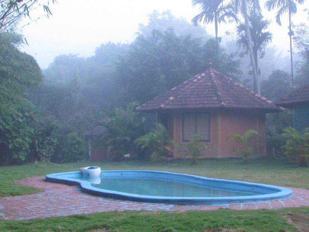 Sunbird Garden Resort Krishnagiri Esterno foto