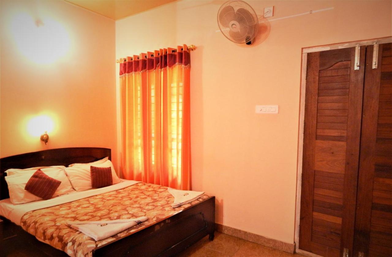 Sunbird Garden Resort Krishnagiri Esterno foto